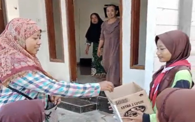 Satu Donasi, Sejuta Masa Depan: Siswa MI Unggulan Miftakhul Hikmah Galang Donasi untuk Korban Banjir Bandang di Sumatera Utara, Sumatera Barat, dan Aceh