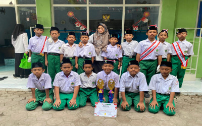 Debut Membanggakan, MI Unggulan Miftakhul Hikmah Raih Juara Harapan 3 dalam Lomba Gerak Jalan Tingkat Kecamatan Tarik