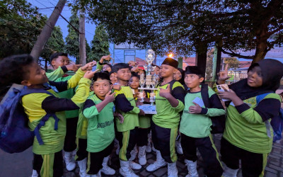 JUARA! Tim Paskibra MI Unggulan Miftakhul Hikmah Debut Gemilang di LKBB Atlantis.